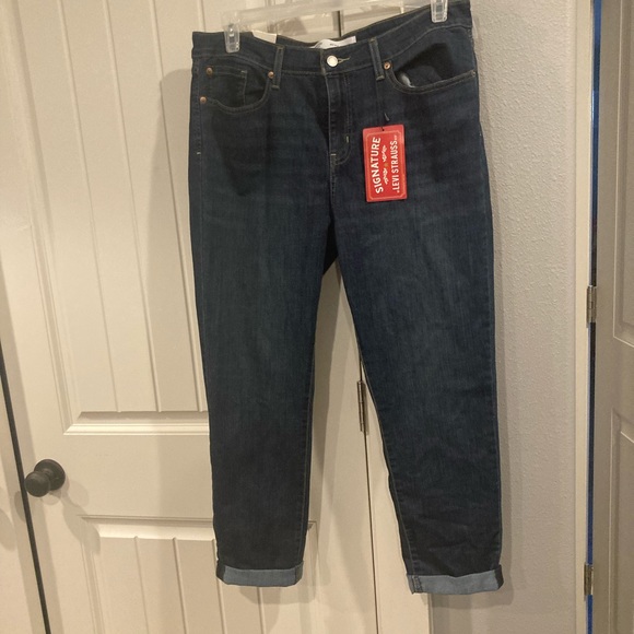 Signature by Levi Strauss Denim - NWT Levi signature jeans women’s size 16